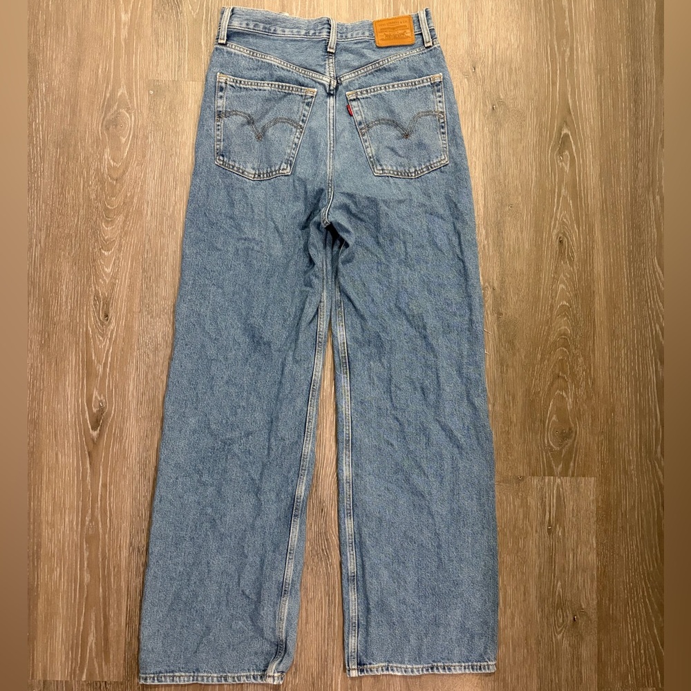 Levi's women’s Straight Leg Jeans in Blue Denim